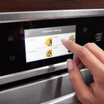 "Horno Smart empotrable Eléctrico con Air Fry  controles"